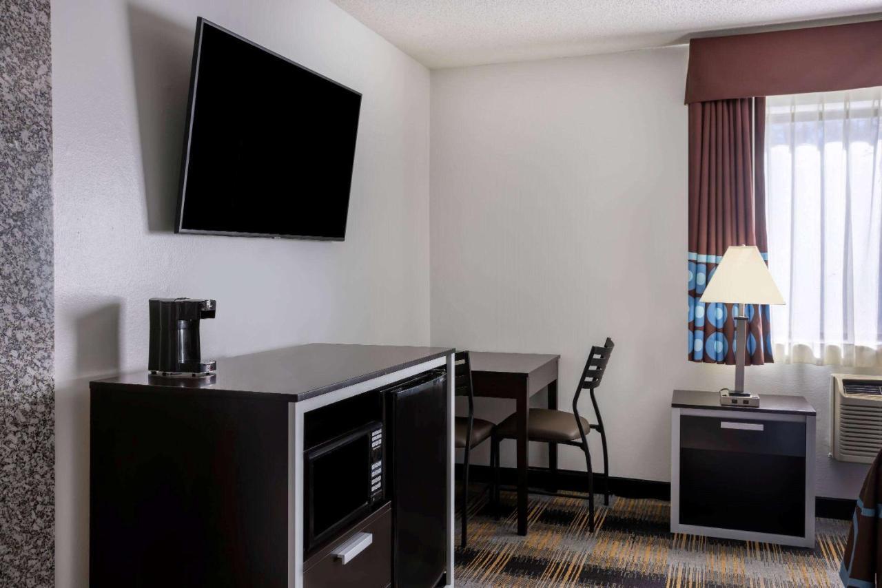 Super 8 By Wyndham Villa Rica Exterior photo