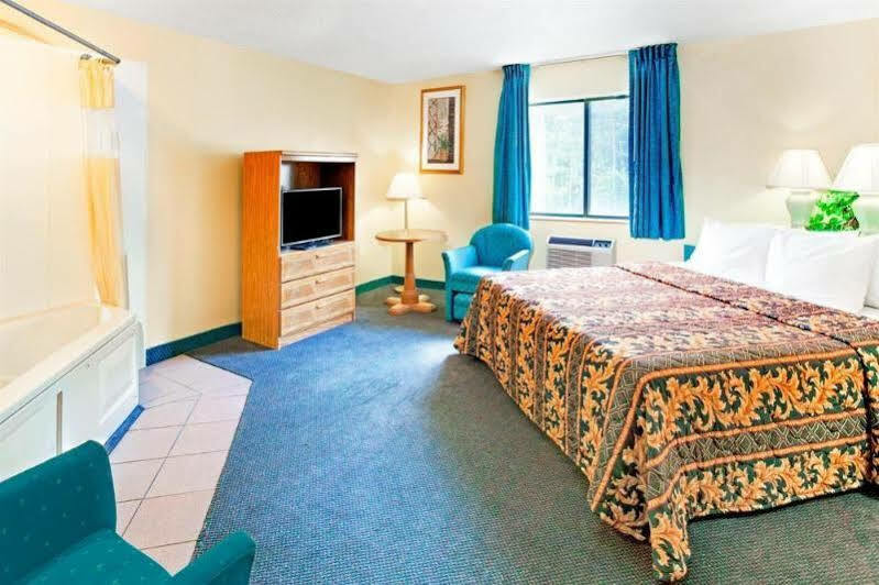 Super 8 By Wyndham Villa Rica Exterior photo